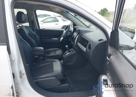 2017 Jeep Compass Latitude 4X4 z USA, uszkodzony, nr VIN 1C4NJDEB1HD191937